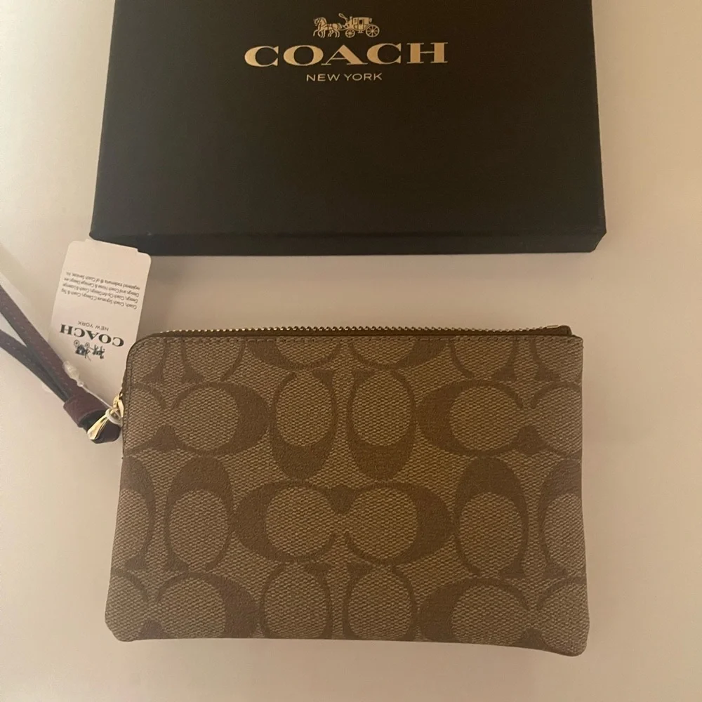 Coach NWT wristlet wallet F22713 Khaki/ Metallic Cherry center zip - Picture 7 of 7